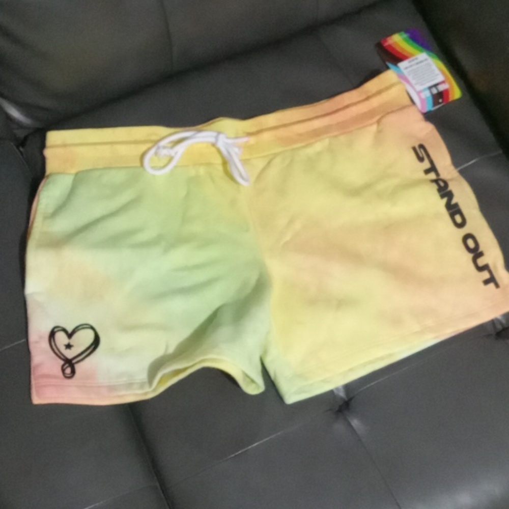 Shorts - Picture 5 of 9